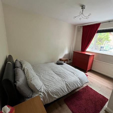 20Mins To Bakerst, Harry Potter & Wembley Stadium! Appartement Northwood  Buitenkant foto