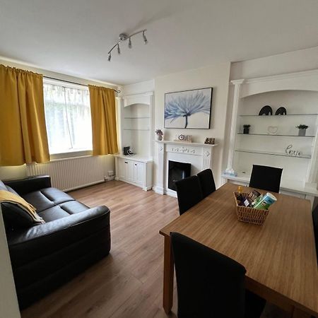 20Mins To Bakerst, Harry Potter & Wembley Stadium! Appartement Northwood  Buitenkant foto